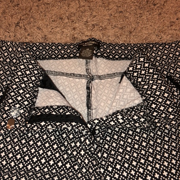 Cross Spandex Pants - Picture 4 of 5